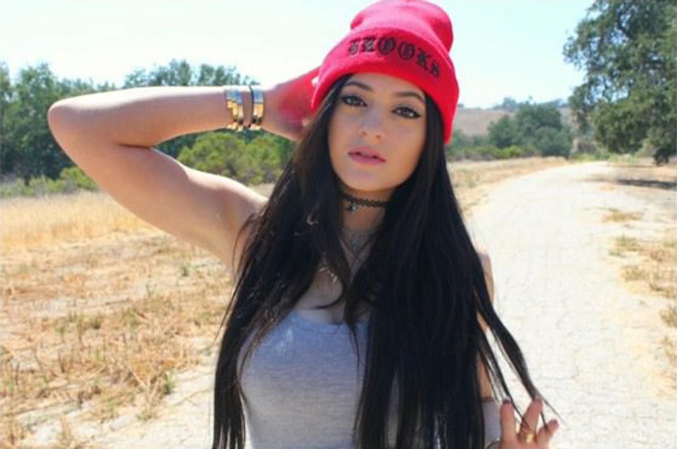 En la actualidad, Kylie Jenner es una de las 'celebrities' más seguidas de Instagram, rivalizando con su hermana Kim Kardashian. Sus poses son de todo menos naturales.