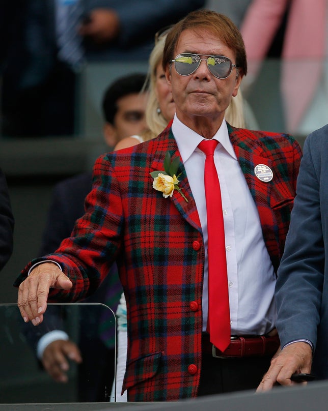 Aunque el título de más extravagante se lo lleva Cliff Richards.