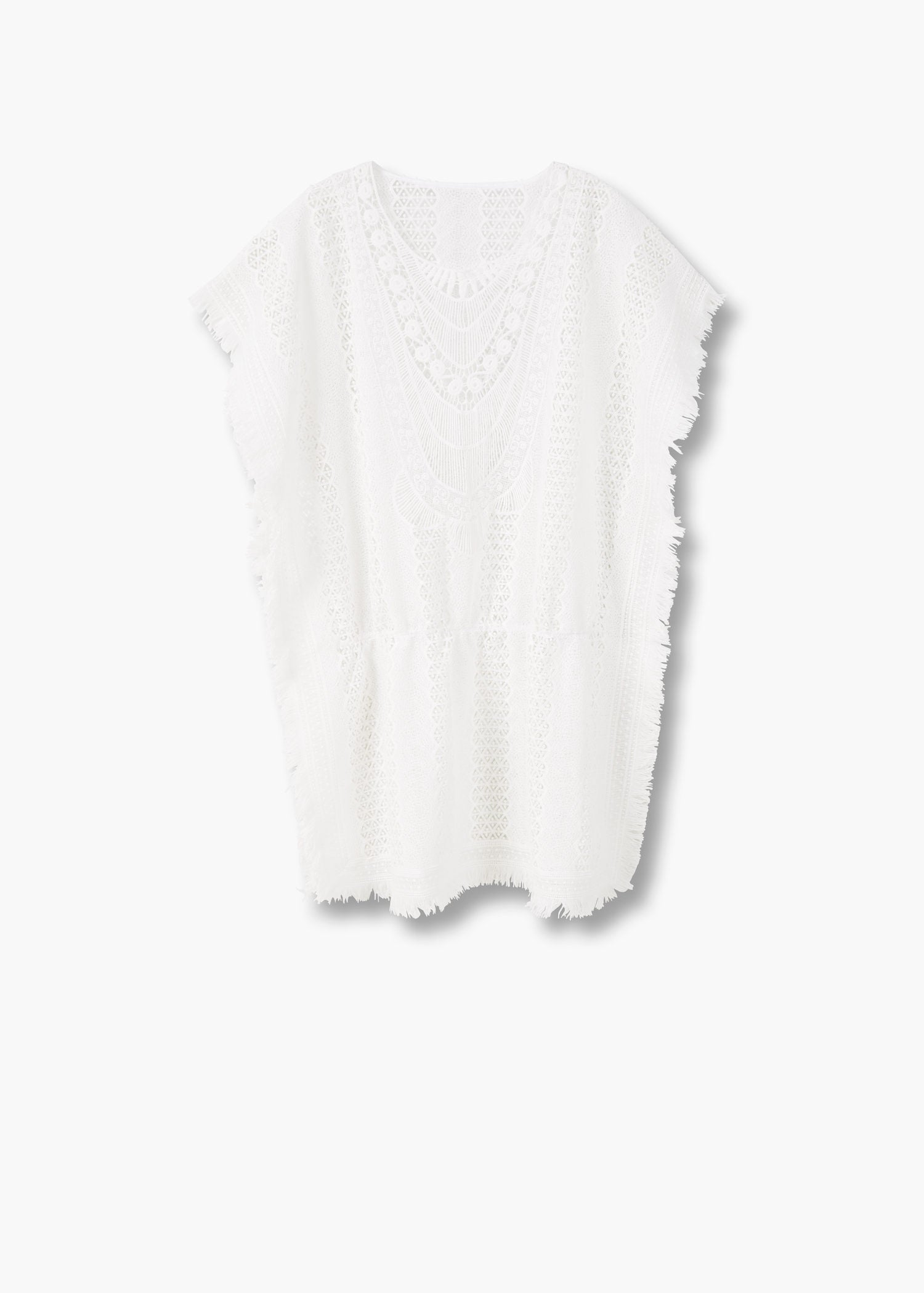 En color blanco, ideal para lucir con cualquier traje de baño, este caftán de Mango (Precio: 39.99 euros)
