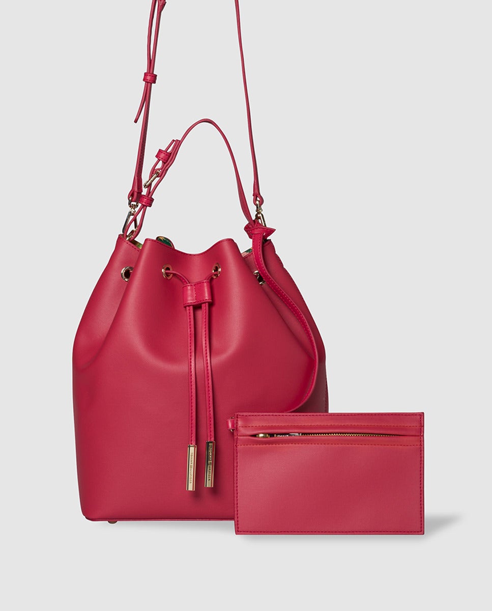 Bolso bombonera con cartera interior a juego en color frambuesa. A la venta en El corte inglés (Precio rebajado de 149.90 euros a 71.90 euros)