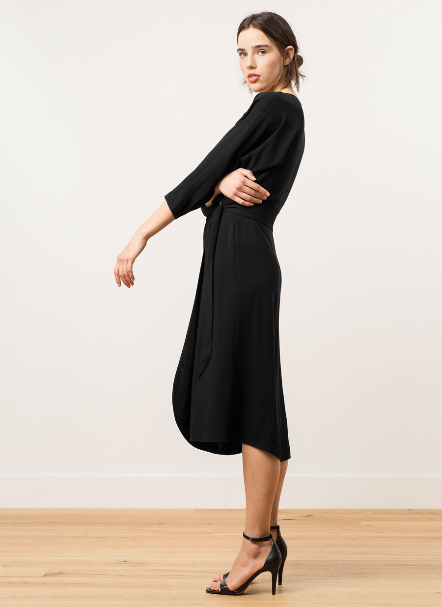 Para ir a la oficina o un evento formal, este modelo de Uterqüe te resultará perfecto (Precio: 69.95 euros).