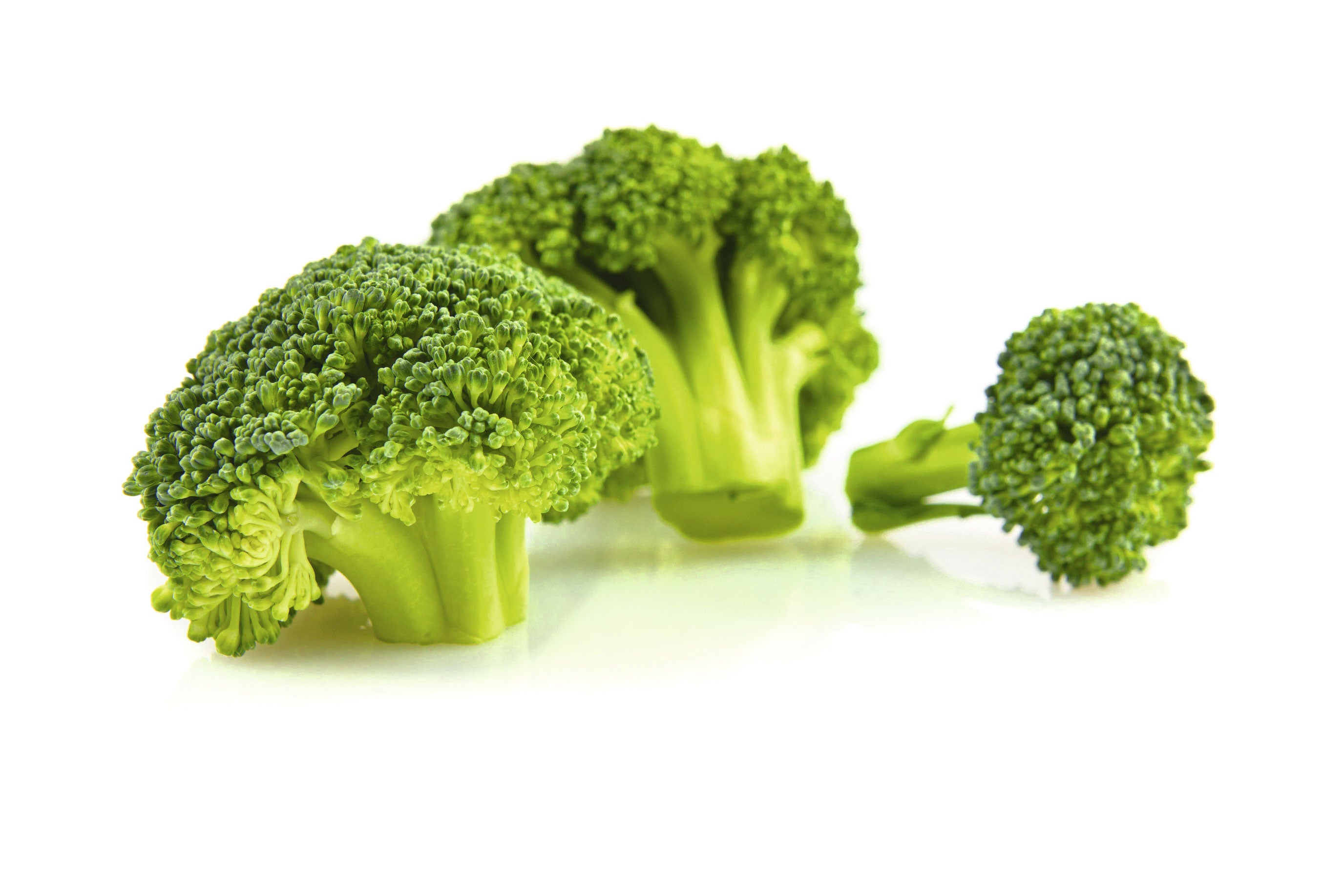 Como la col, coles de Bruselas, coliflor, lombarda, rábano, nabo… Numerosos estudios demuestran que el sulforafano (reconocido científicamente como un agente protector) y los isotiocianatos presentes en las crucíferas pueden detener el proceso de proliferación celular de las etapas iniciales del cáncer de próstata, colon, mama, hígado, vejiga, huesos, páncreas, piel o leucemia.