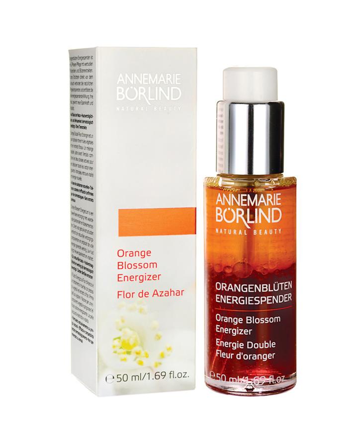 Aumenta el grado de la resistencia de la piel y da una protección activa contra el envejecimiento prematuro de la piel. Prolonga el bronceado. Disminuye las irritaciones de la piel causadas por el estrés o el medio ambiente. (26,90 €, en www.borlind.es)