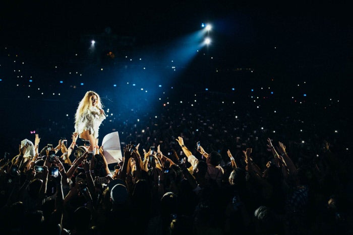 La artista se entregó por completo a su público en el Estadio Olímpico de Barcelona