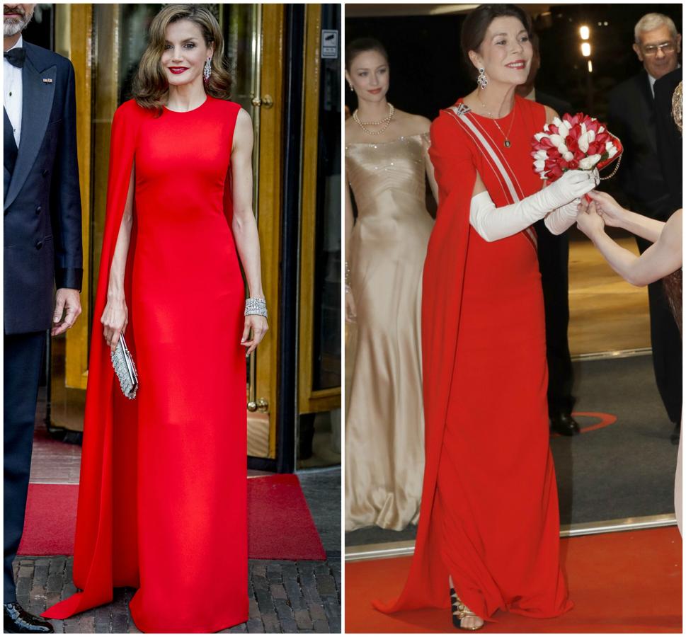 Si hay un look inolvidable de doña Letizia (además del Caprile rojo con el que se estrenó con la realeza europea, y su vestido de novia), ese es  el vestido capa rojo de Stella McCartney que nuestra Reina  lució en el 50º cumpleaños de Guillermo de Holanda, y que ahora vuelve a estar de plena actualidad por obra y gracia de  Carolina de Mónaco, que ha llevado el mismo diseño  en los festejos por el día nacional del Principado.