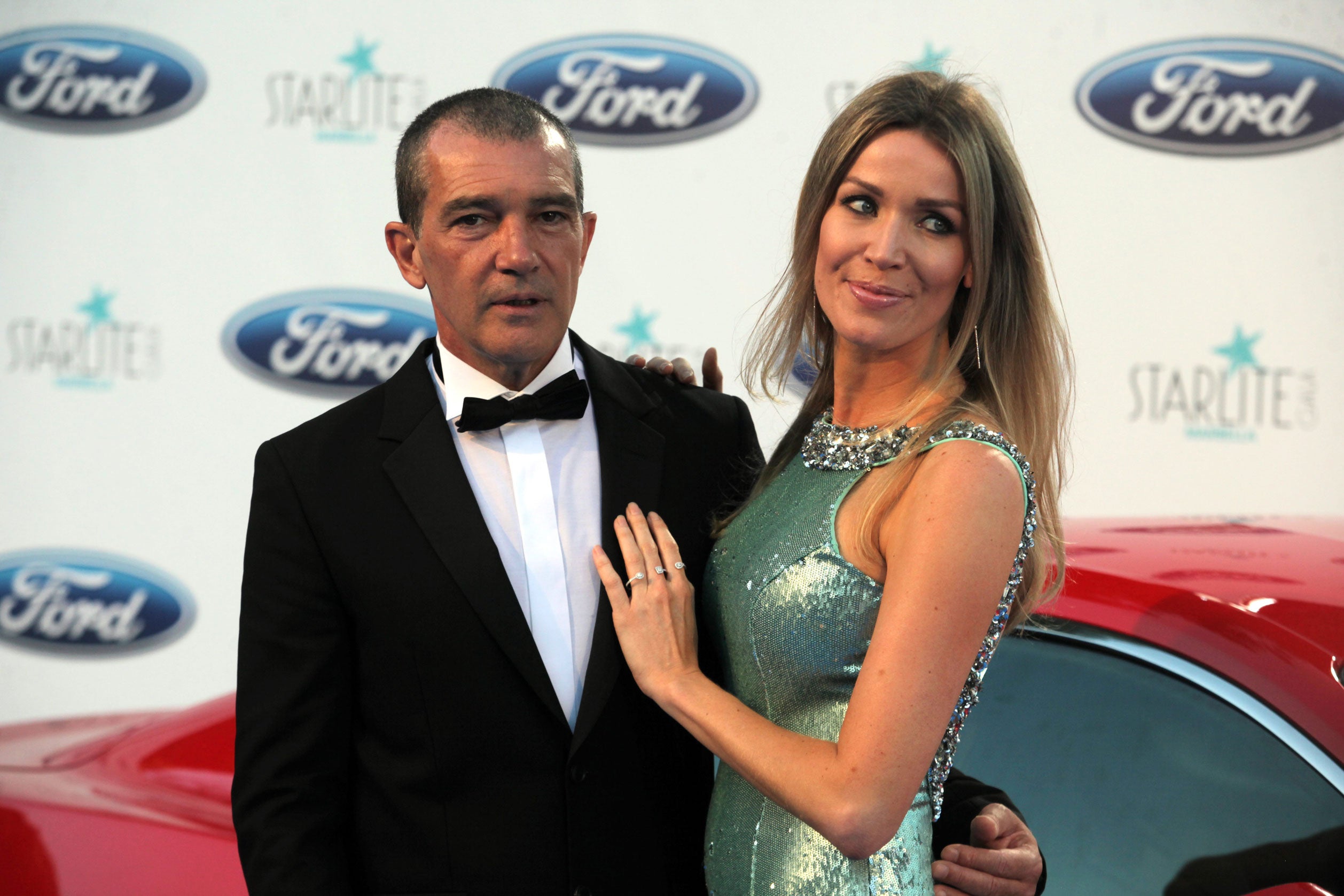 Antonio Banderaas y Nicole Kimpel en la gala Starlite.