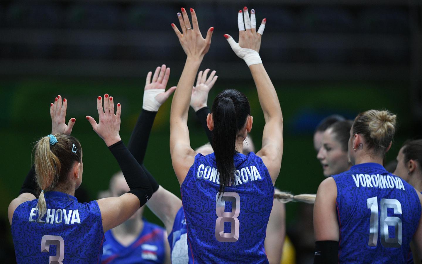 Las deportistas rusas se decantan por el clásico rojo y un guiño a su bandera, en el partido de voleyball que las enfrentó a Argentina.