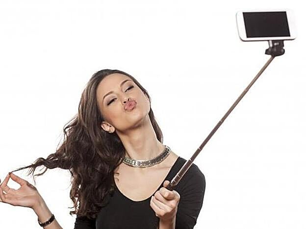 Galería. El poderoso maquillaje HD consigue que la luz se refleje en ciertos ingredientes del producto, dando un acabado más uniforme y suave, con perfecta cobertura pero siendo al mismo tiempo súper ligero.