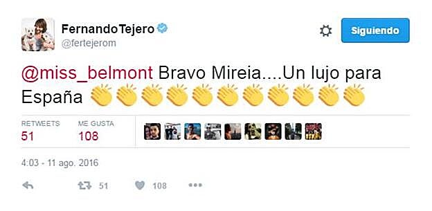 Fernando Tejero aplaude la victoria de Belmonte en los 200 metros mariposa.