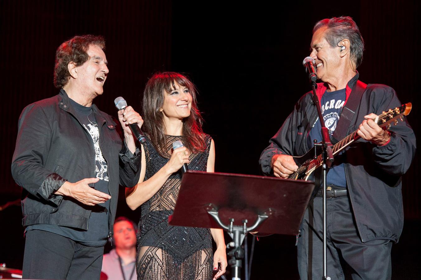 Ramón Arcusa y Manuel de la Calva sorprendieron al público cantando Amor de verano junto a Eva Amaral.