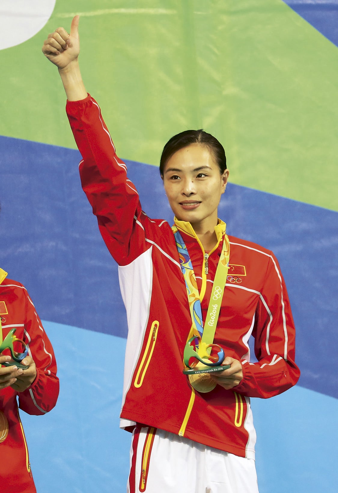 Wu Minxia. Saltadora de trampolín, 30 años.China. Es la primera deportista en su disciplina en conseguir oros en cuatro Juegos consecutivos. En 2012, tras ganar dos oros en Londres, se enteró de que su abuela había muerto hacía un año y de que su madre llevaba tiempo enferma de cáncer: su entorno había decidido ocultárselo para que continuara entrenando. Ha insinuado que estos podrían ser su última participación olímpica.