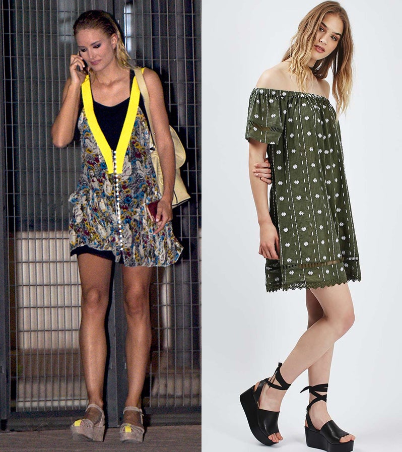 Aunque nos gusta su veraniego look con vestido estampado, le proponemos uno similar con modelo de escote bardot y sandalias de plataforma