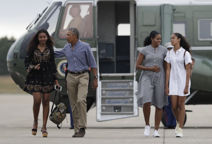 Los Obama terminaron sus días de descanso en Martha's Vineyard, las que han sido las últimas vacaciones como familia presidencial.