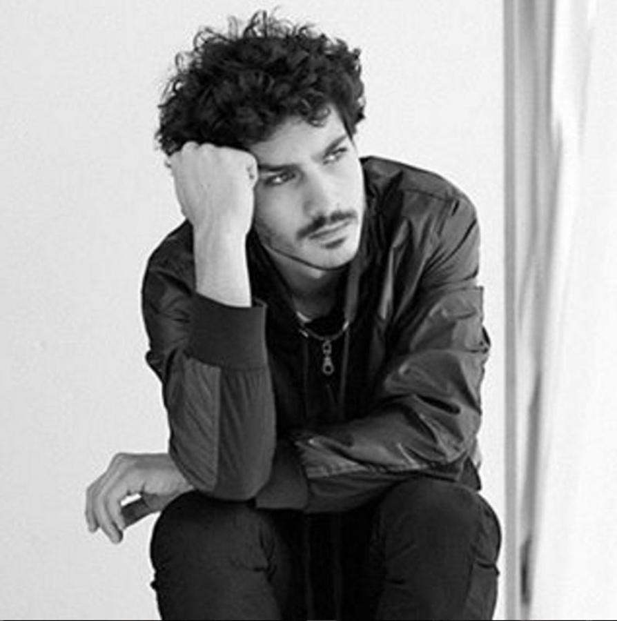 El novio de Úrsula Coberó la sigue de cerca en el 'ranking' de Meetic y ocupa puesto de 'medalla de bornce'.