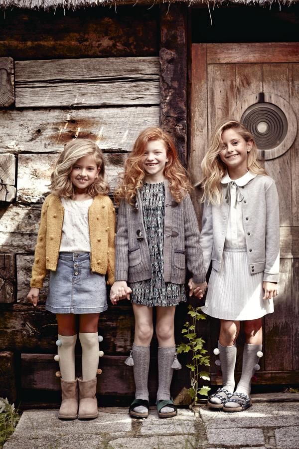 De izq. a dcha., Ana luce chaqueta de Ikks (49 €), blusa de Kiabi (9,95 €), falda de Mayoral (25,99 €) y botas de Pabloski (52€). Sara, vestido de Nícoli (42,90 €), chaqueta de Mayoral (29,99 €) y sandalias de Genuins (50 €). Y Carlota, cazadora de Kiabi (14,95 €), camisa de Nícoli (33,90 €), falda de Mayoral (27,99 €) y sandalias de Genuins (50 €). Las tres llevan calzas de Cóndor (7,90 €). Estilismo: Verónica Suárez. Maquillaje y peluquería: Joel Bittencourt (Ana Pardo) para Elizabeth Arden y Kérastase.Asistente de fotografía: Jota Martínez. Asistentes de estilismo: Jorge Gilarranz y Antonio Pinilla.