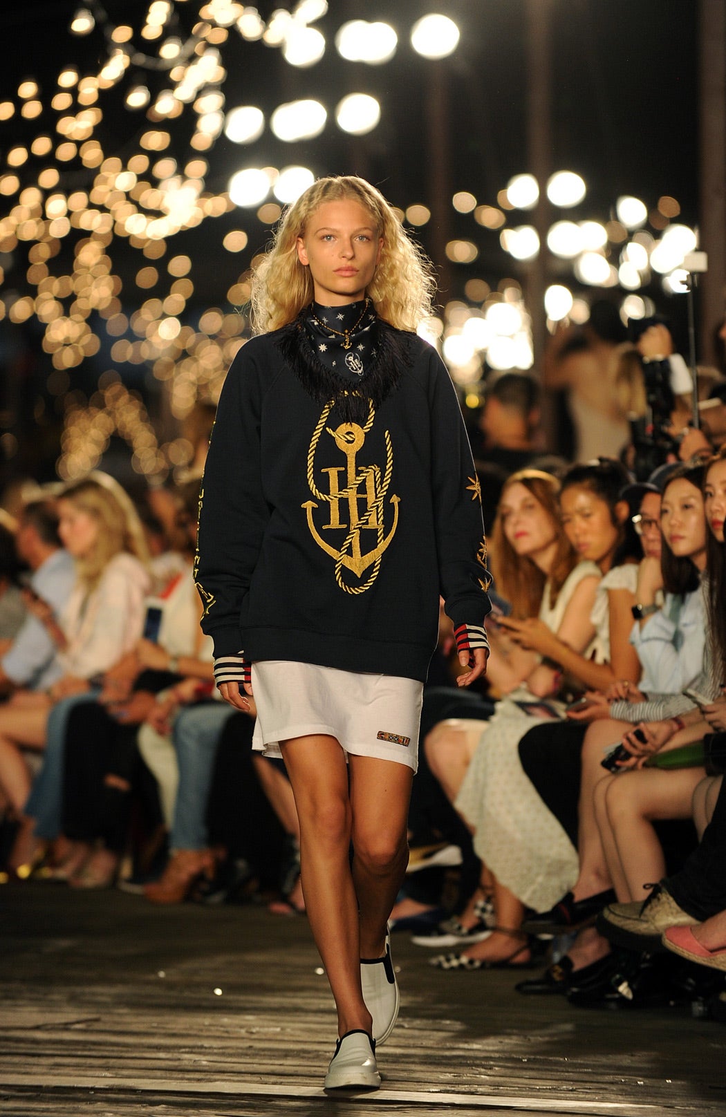 La inicial tanto de Hilfiger como de Hadid era la protagonista en las prendas con bordados o impresiones siempre con motivos marineros.