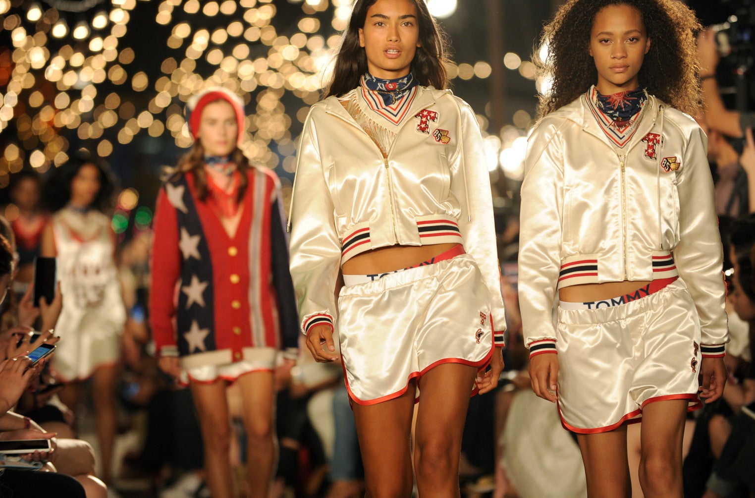 La mezcla de la lencería con la moda deportiva también fue clave en la colección.