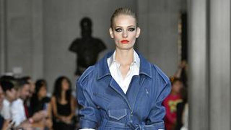 Fotos: Carolina Herrera se rinde ante el denim para la primavera de 2017