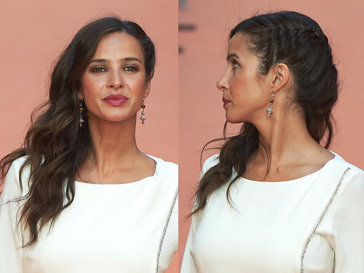 La melena a un lado es un peinado muy sexy y perfecto para ser la invitada más guapa en una boda. Nuestra propuesta es que lo luzcas como Paula Prendes en el Festival de Televisión de Vitoria: con ondas rotas y una trenza de raíz.