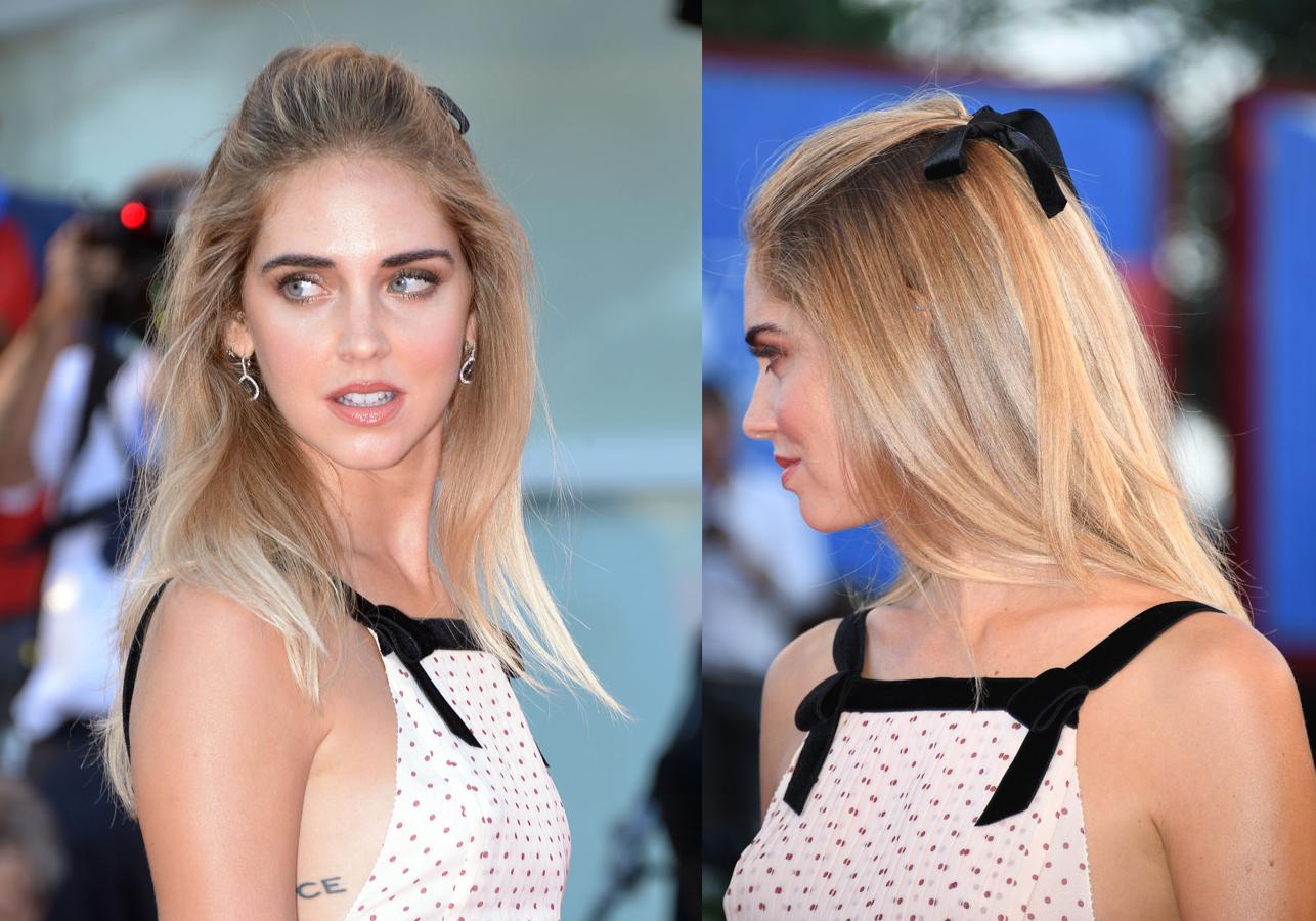 Seguro que este peinado lo llevaste de pequeña y no pensabas que te serviría para una boda algunos años después. Pero si la it girl Chiara Ferragni lo ha lucido sobre una alfombra roja, tú puedes ser la invitada más chic. Solo tienes que recogerte algunos mechones con un lazo negro y peinar la melena lisa.