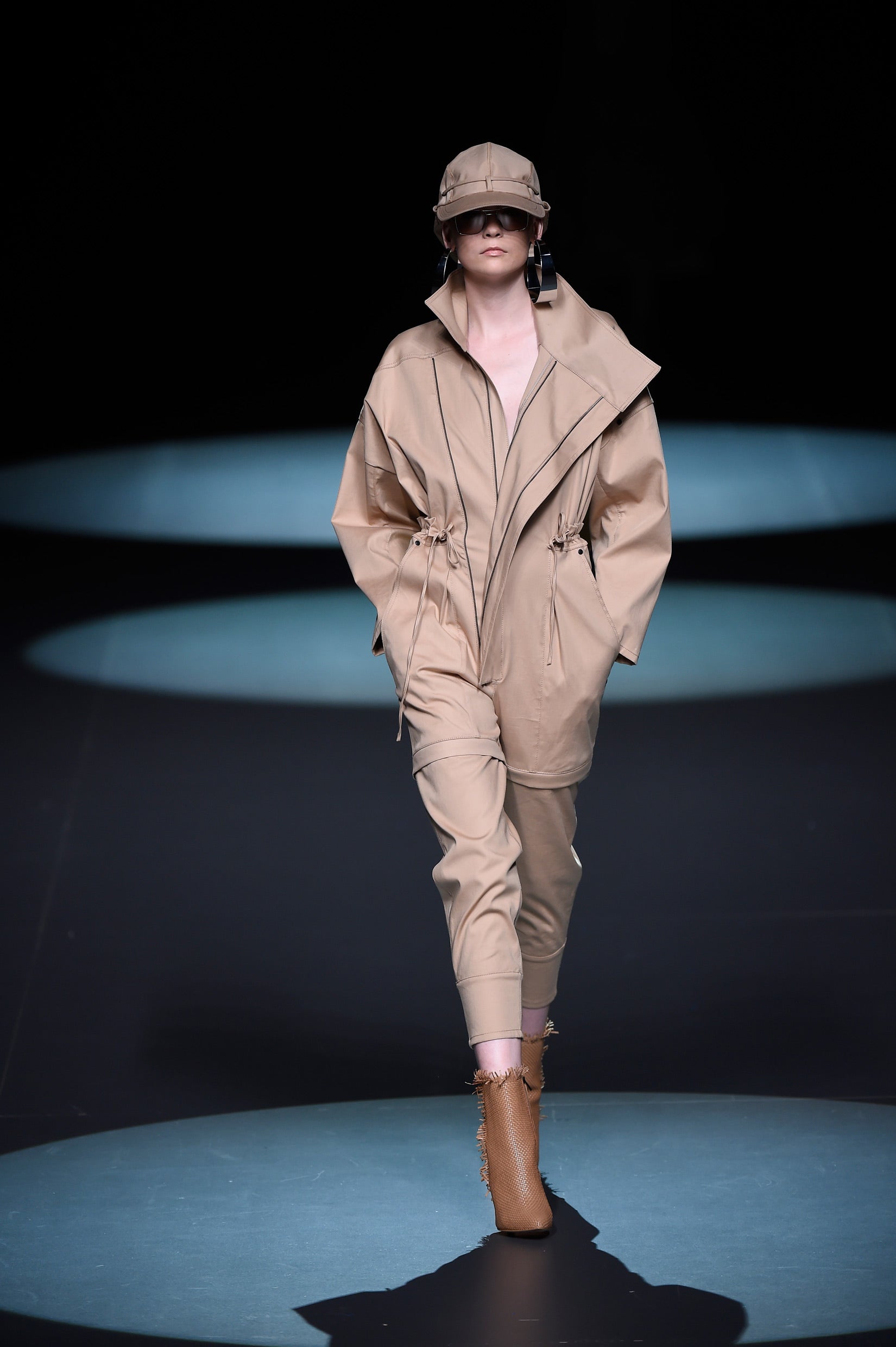 Juan Vidal ha planteado una serie de prendas que toman inspiraciones del amor como motor de toda revolución.