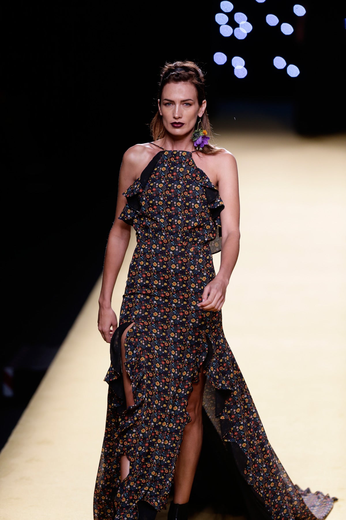 Nieves Álvarez ha abierto un desfile maravilloso en el que el diseñador vuelve a apostar por el 'prêt à couture' accesible.