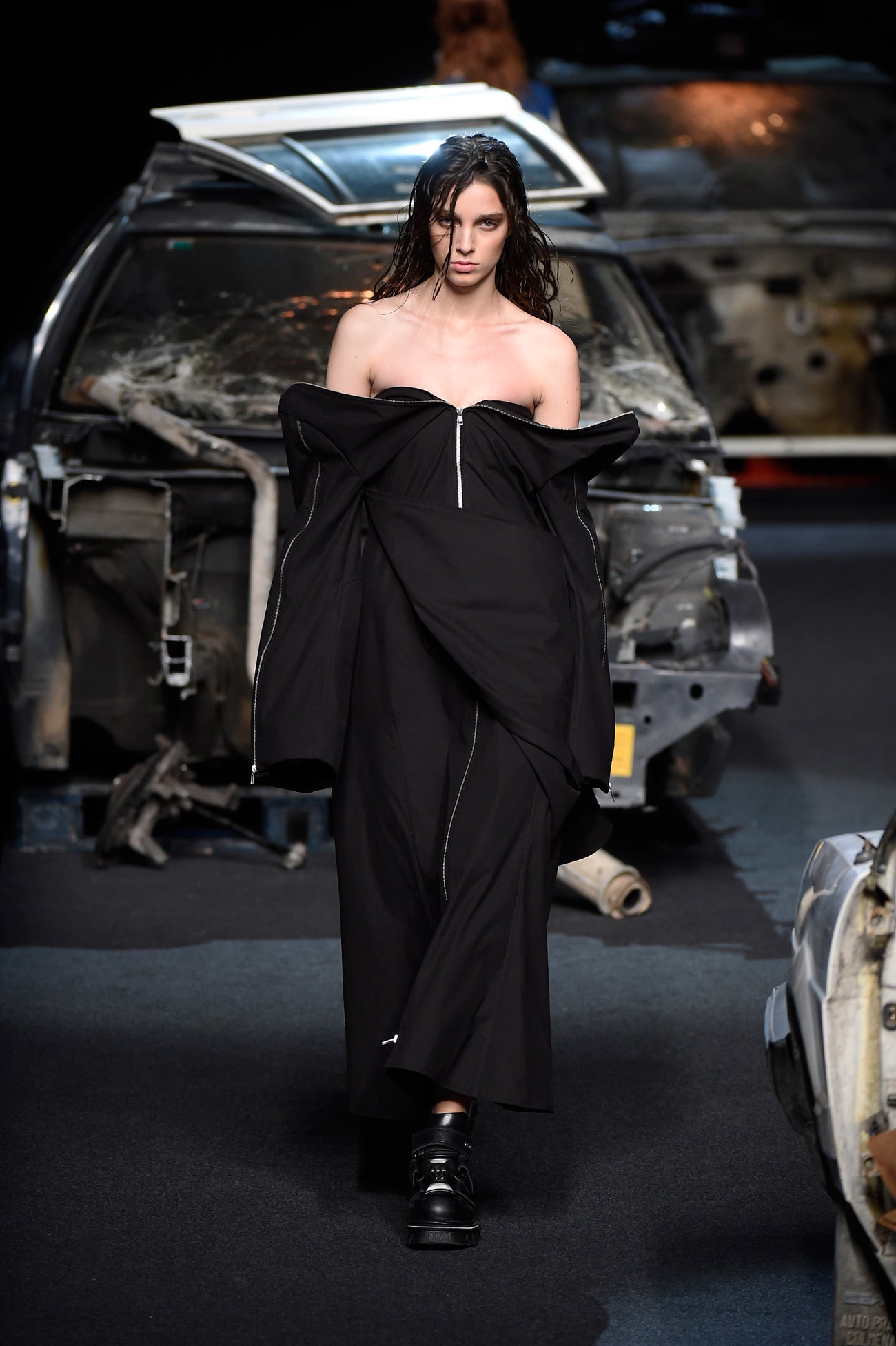 Esta colección tiene un patronaje 'underground' que se inspira en las corrientes callejeras.