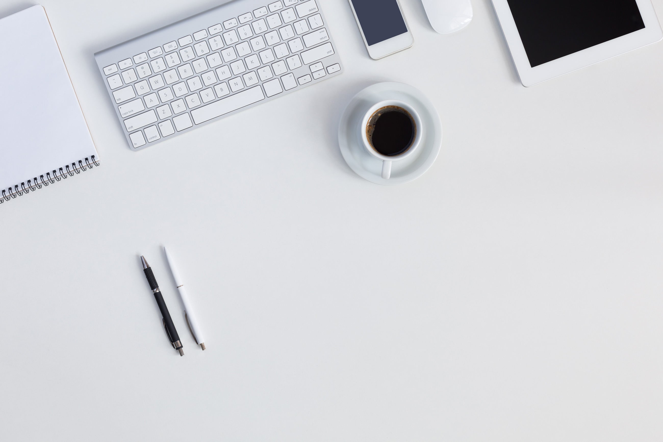 Un entorno laboral sucio afecta a la función cognitiva a largo plazo, según un estudio de la Universidad de Florida (EE.UU.). Algunos científicos achacaban esos déficits a que el trabajo fuera poco estimulante, pero la nueva investigación, en la que han intervenido más de 4.900 personas, indica que ambos factores se cobran su precio. De hecho, aceptar nuevos retos mejora los resultados, sobre todo en las mujeres. En cambio, tanto ellas como ellos, si trabajan en entornos sucios, sufren más deterioro cognitivo.