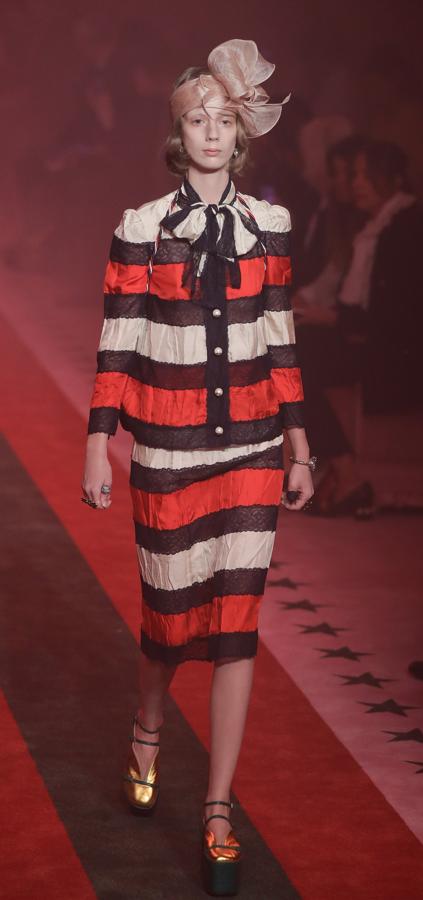 Conjunto de falda y blusa en tres colores de la colección de Gucci