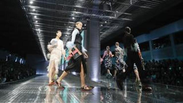 Fotos: Prada vuelve a dictar las tendencias para la primavera de 2017