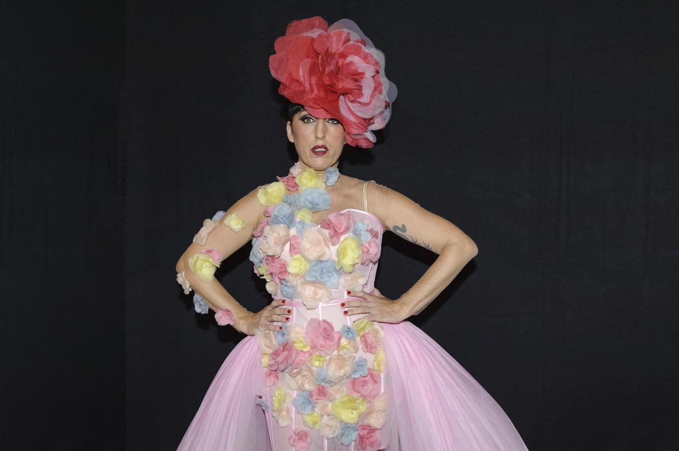 Este es el primero de los dos looks que Rossy de Palma visitió en esta ocasión.