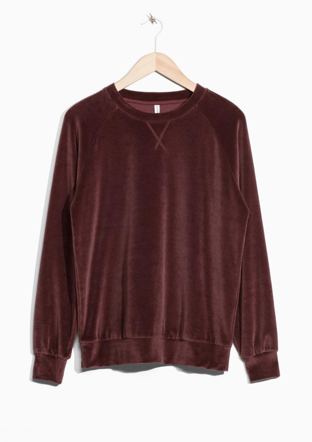 En sudadera también puede ser una buena opción de llevar el tejido de la temporada (Precio: 55 euros)