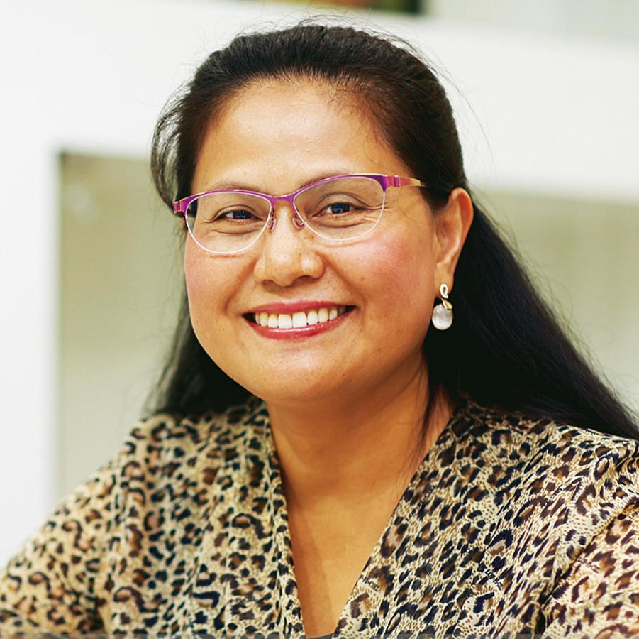 En las últimas temporadas, la firma ha dado un salto adelante cualitativo con nuevas y espléndidas colecciones, que han ido acompañadas de una campaña publicitaria que ofrece una imagen más fresca y juvenil de la marca, con la que seguir sumando clientas y seguidoras. En la imagen, la vicepresidenta Chamroon Thongon.