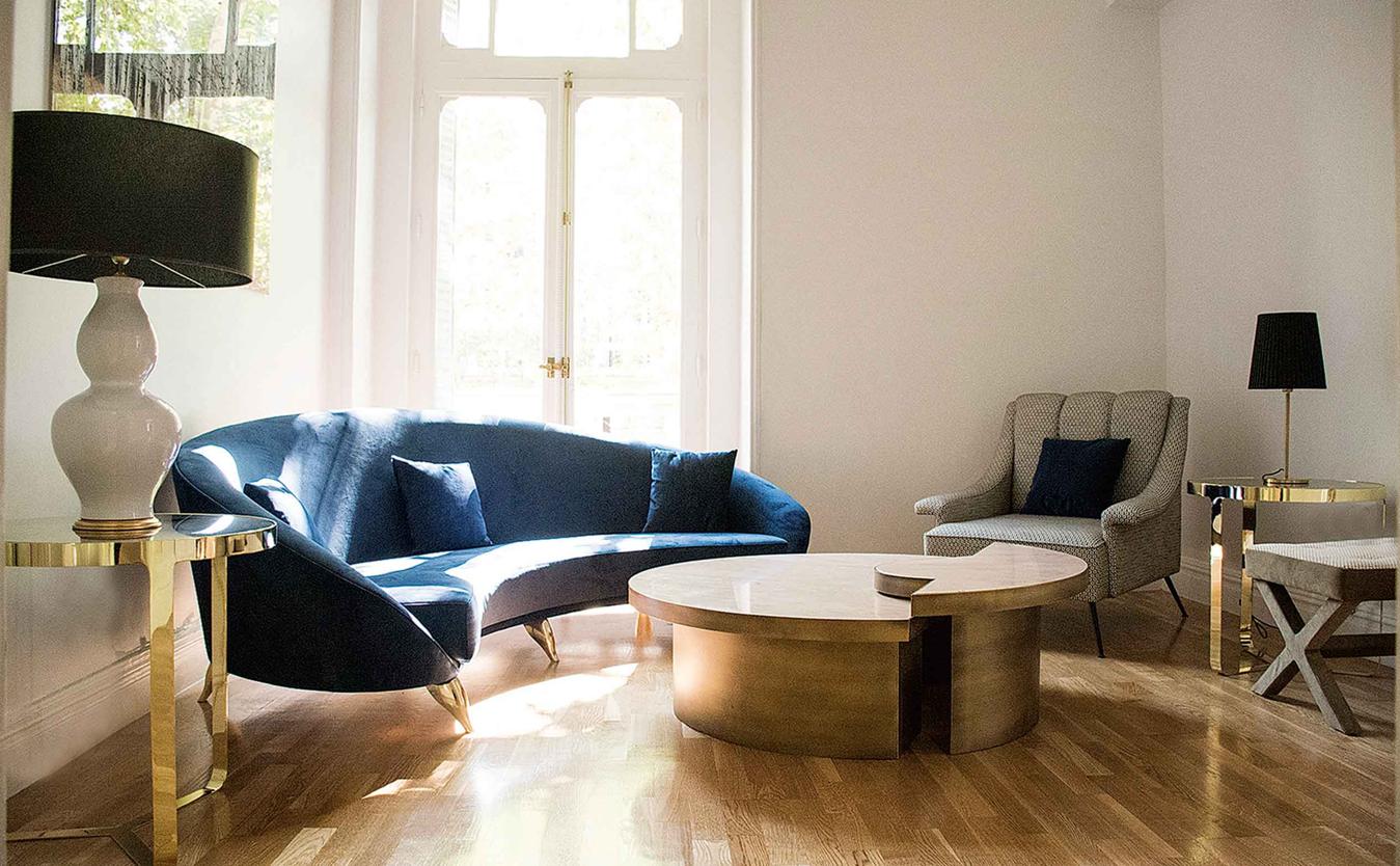 Es un club privado solo para mujeres, aunque hacen excepciones con "algunos hombres buenos", como explican sus estatutos. El Club Alma está en un palacete del barrio de Salamanca de Madrid, un espacio en el que disfrutar de ocio y bienestar. El diseñador Alfredo Villalba no se ha resistido a los muchos encantos de este lugar y acaba de presentar allí su última colección de otoño/invierno. www.almasensai.com