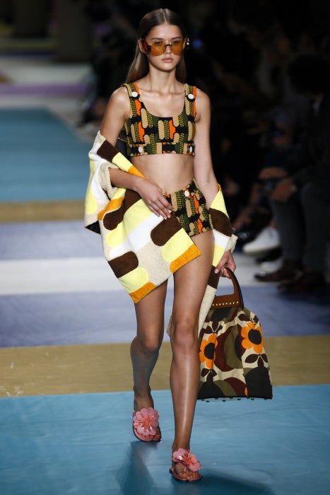 Los estampados retro han llenado la pasarela durante el desfile de Miu Miu.