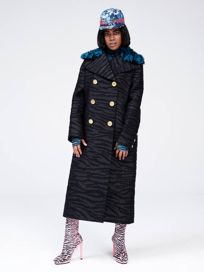 Si quieres que los pies no pasen desapercibidos, Carol Lim y Humberto Leon te proponen las botas rosas con print de cebra.