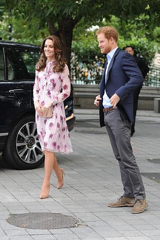 Kate Middleton y el príncipe Harry en un acto del Día Mundial de la Salud Mental.