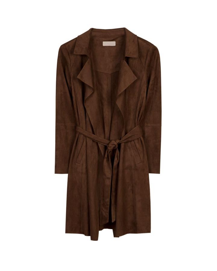 Tiene un cinturón y un largo elegante hasta la rodilla. Precio: 79 euros.