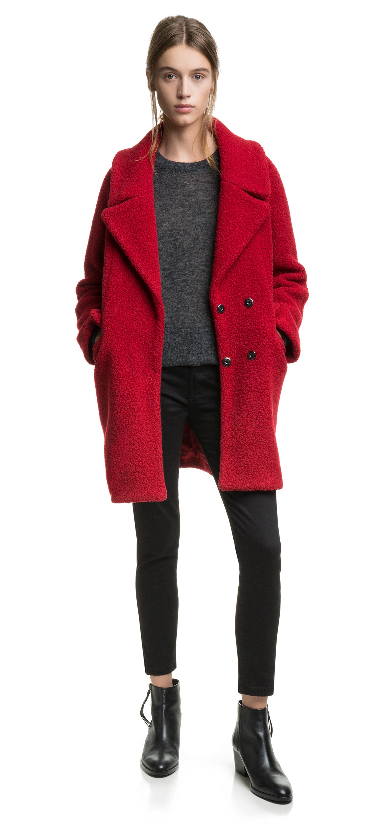 De lana y cruzado. Está rebajado de 285 a 171 euros.