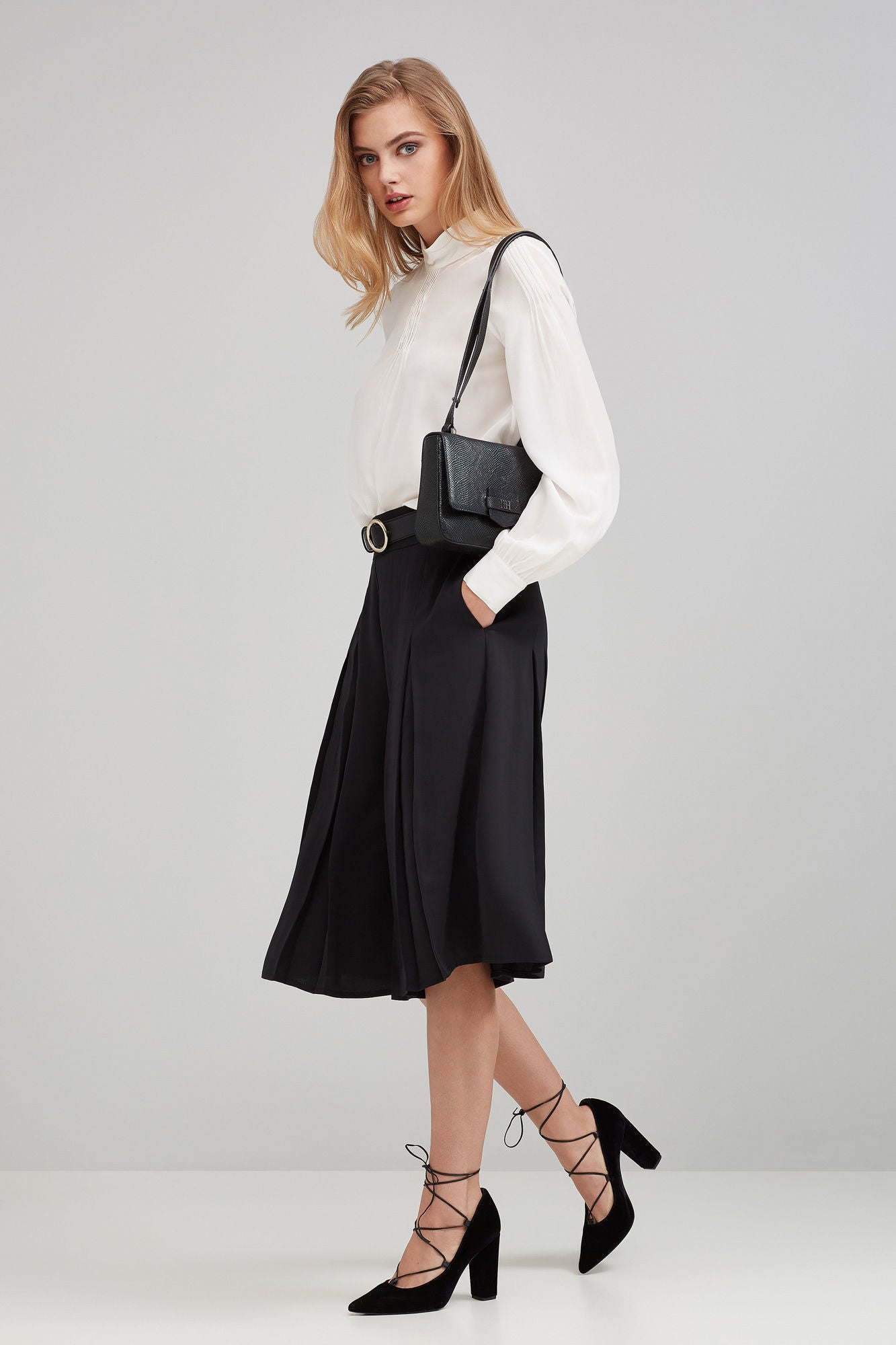 Negros y con tiras, son muy sofisticados. Están rebajados de 159 a 79,50 euros.