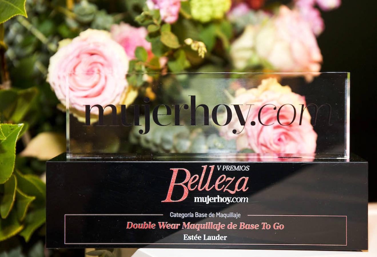 El trofeo de metacrilato que Mujerhoy ha entregado a cada uno de los premiados en la quinta edición de los Premios Belleza.