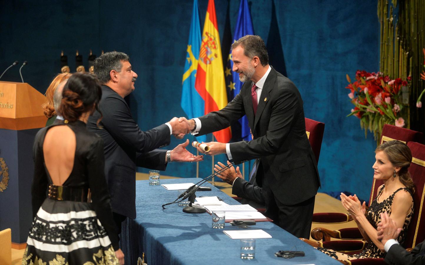 Por su contribución a la protección de la infancia, este año el Premio a la Concordia recae en Aldeas Infantiles y han recogido el premio el presidente internacional, Siddhartha Kaul, y el de España, Pedro Puig. además de una madre responsable de una de las casas de acogida.