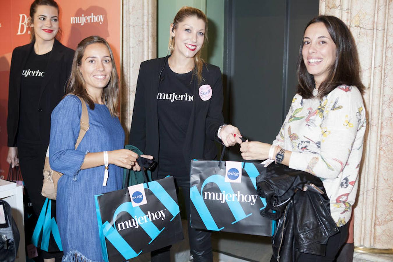 Como en otras ediciones, las 50 primeras visitantes se llevaron una bolsa de Mujerhoy con productos de belleza de las marcas que nos acompañaron en esta edición del Beauty Day.