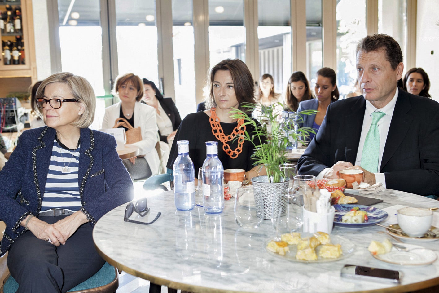 Charo Carrera, directora de Mujerhoy; Luisa Alli; y Alejandro Ramírez, director de Inversión y Finanzas.com.