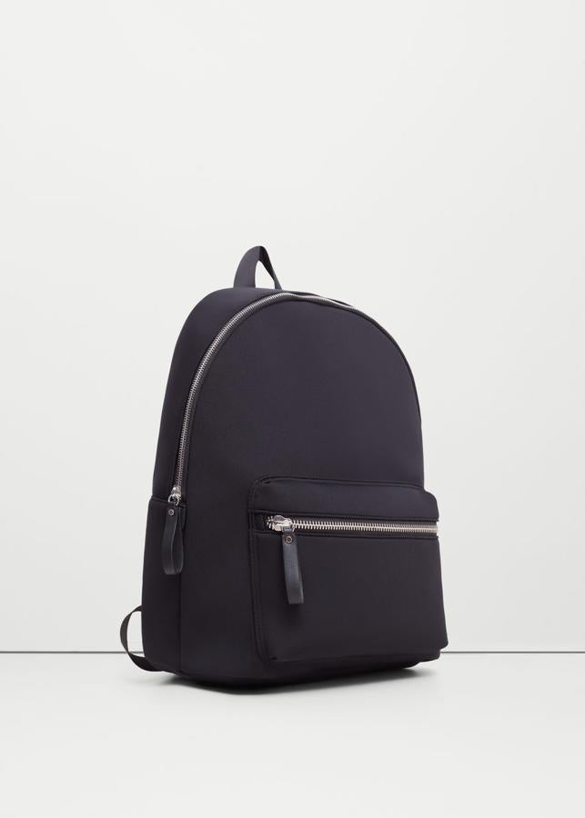 Mochila negra de neopreno de Mango (Precio 29'99€)