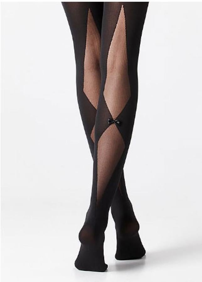 En Calzedoia puedes encontrar este par de medias con estampado geométrico y lazo. Precio: 9,95 euros.