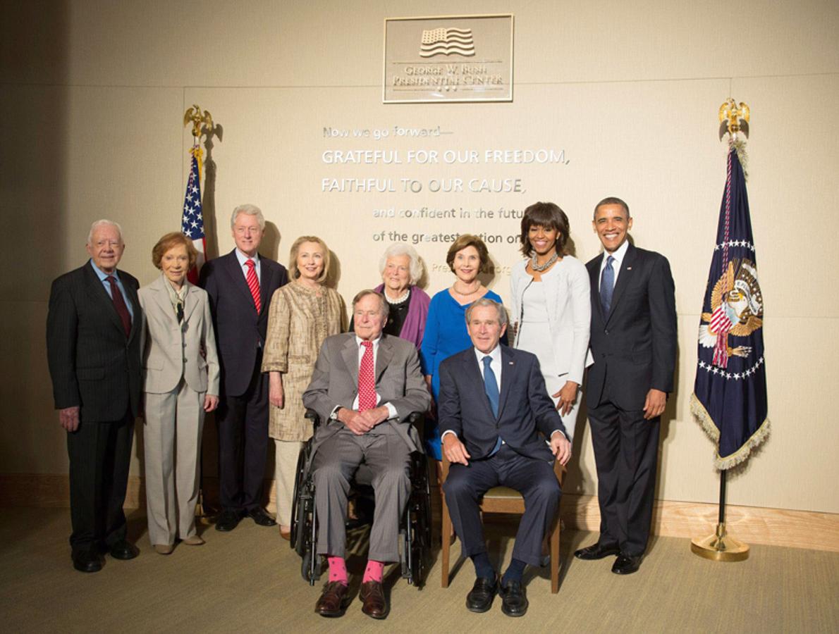 Todos los Presidentes de Estados Unidos vivos posan en esta foto de familia en 2013, durante un acto organizado por George Bush.