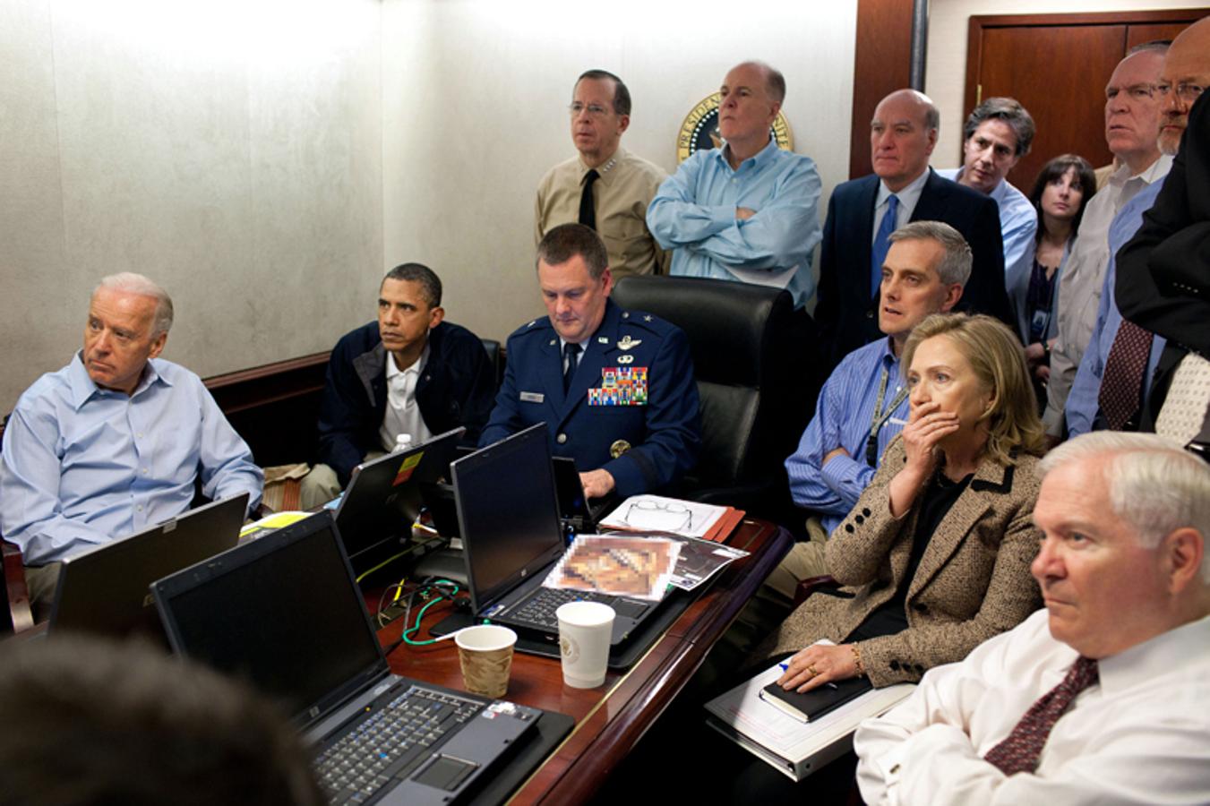 Bajo el mandato de Barack Obama, Hillary Clinton se convirtió en Secretaria de Estado de Estados Unidos. Hillary vivió en 2011 el momento en el que los marines estadounidenses asaltaron el escondite de Osama Bin Laden en Pakistán, acabando finalmente con la vida del responsable de los atentados del 11-S.
