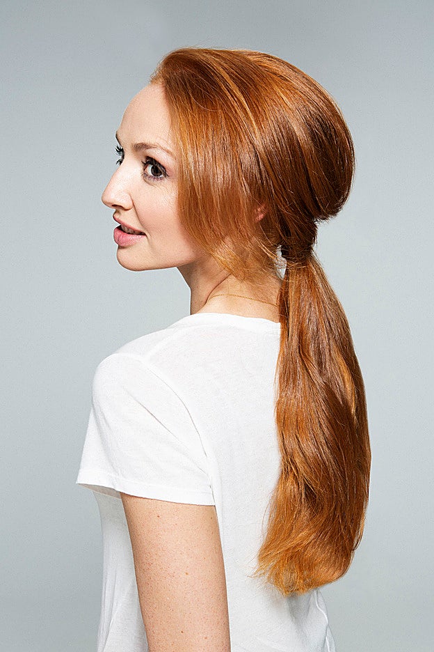 Cristina Castaño con una coleta baja con volumen.