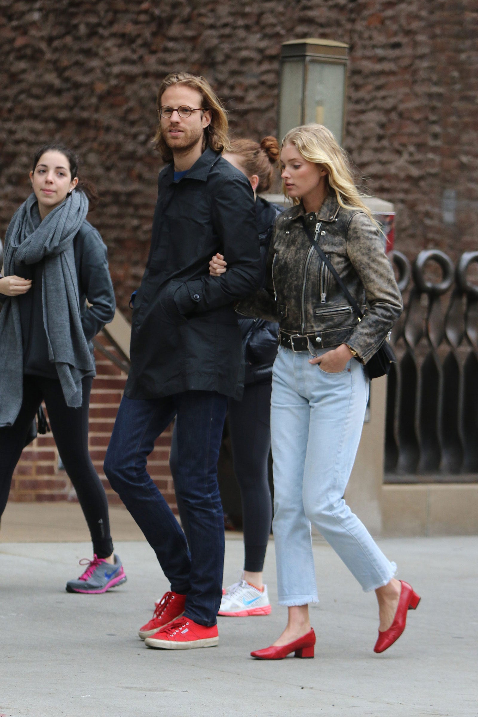 Tom Daly es el cofundador de District Vision, una firma de gafas, y novio de Elsa Hosk.